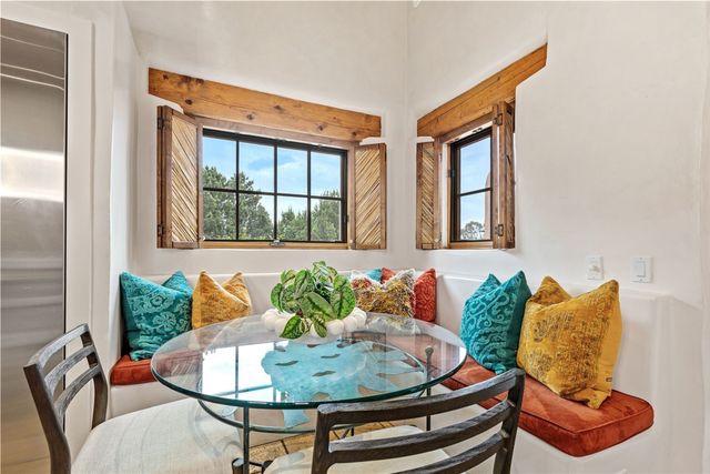 22 Rising Moon, Santa Fe, NM 87506