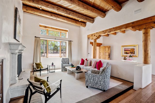 22 Rising Moon, Santa Fe, NM 87506