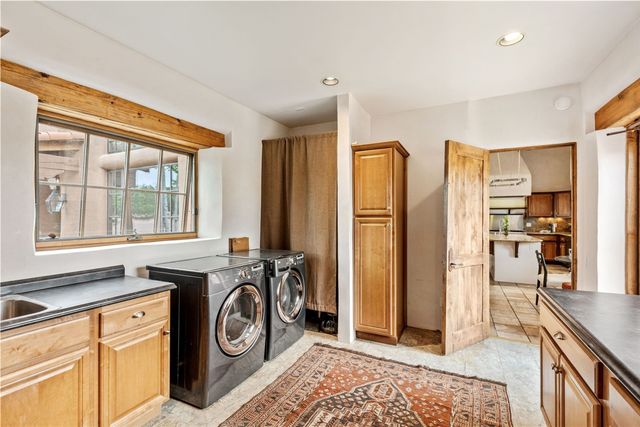 22 Rising Moon, Santa Fe, NM 87506