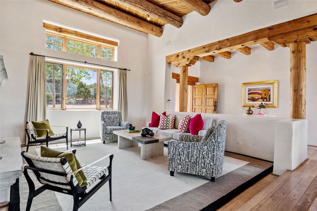 22 Rising Moon, Santa Fe, NM 87506