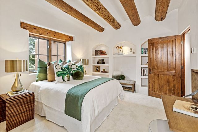22 Rising Moon, Santa Fe, NM 87506