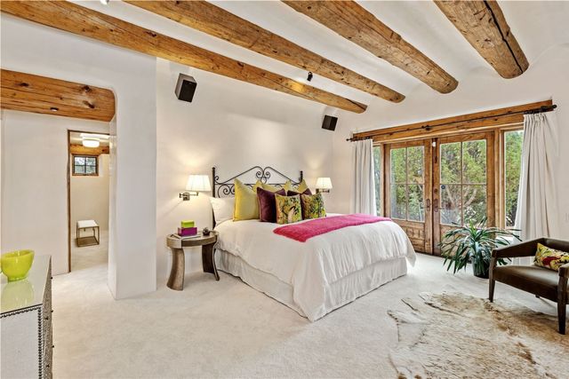 22 Rising Moon, Santa Fe, NM 87506
