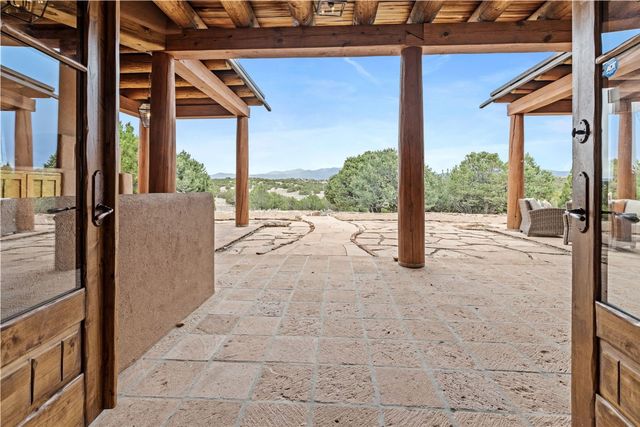 22 Rising Moon, Santa Fe, NM 87506