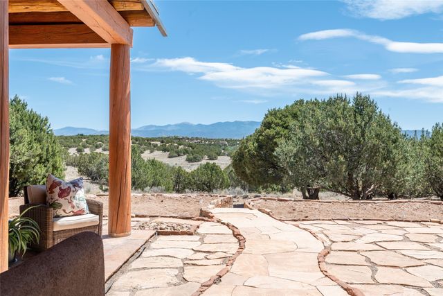 22 Rising Moon, Santa Fe, NM 87506