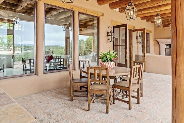 22 Rising Moon, Santa Fe, NM 87506