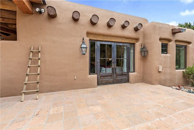 22 Rising Moon, Santa Fe, NM 87506