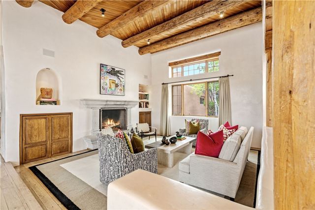 22 Rising Moon, Santa Fe, NM 87506