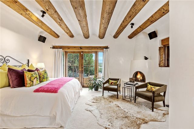 22 Rising Moon, Santa Fe, NM 87506