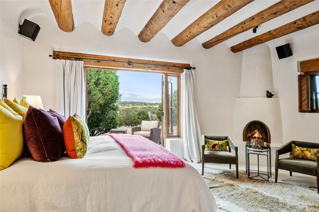22 Rising Moon, Santa Fe, NM 87506
