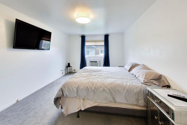 6359 N Ridge Avenue 302, Chicago, IL 60660