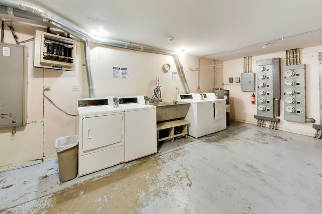 6359 N Ridge Avenue 302, Chicago, IL 60660