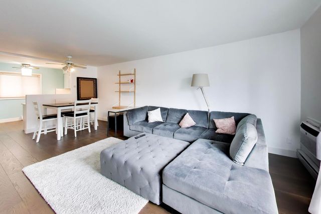 6359 N Ridge Avenue 302, Chicago, IL 60660