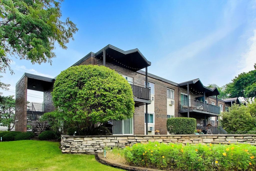 6359 N Ridge Avenue 302, Chicago, IL 60660