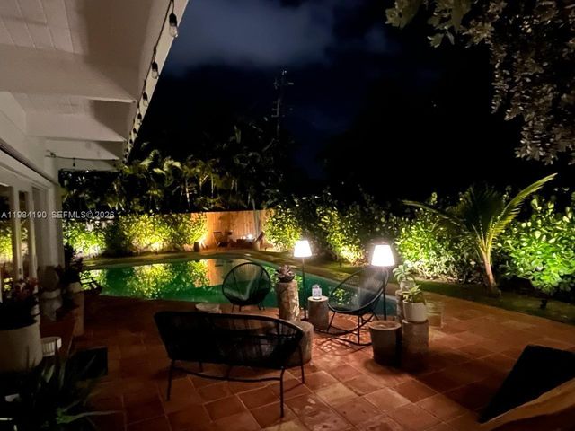 240 Greenwood Dr 240, Key Biscayne, FL 33149