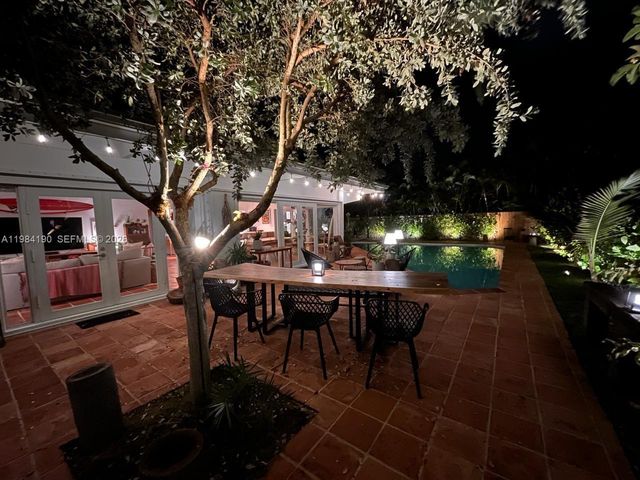 240 Greenwood Dr 240, Key Biscayne, FL 33149