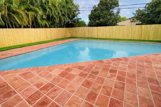 240 Greenwood Dr 240, Key Biscayne, FL 33149