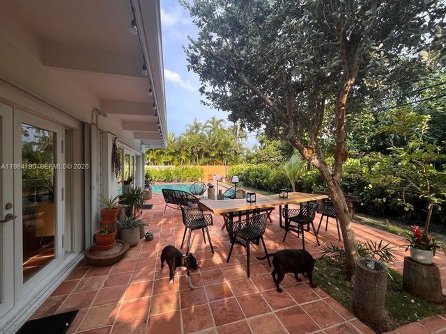 240 Greenwood Dr 240, Key Biscayne, FL 33149