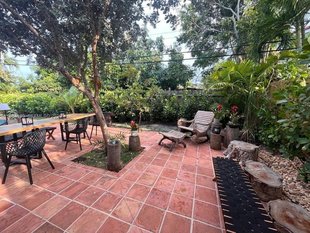 240 Greenwood Dr 240, Key Biscayne, FL 33149