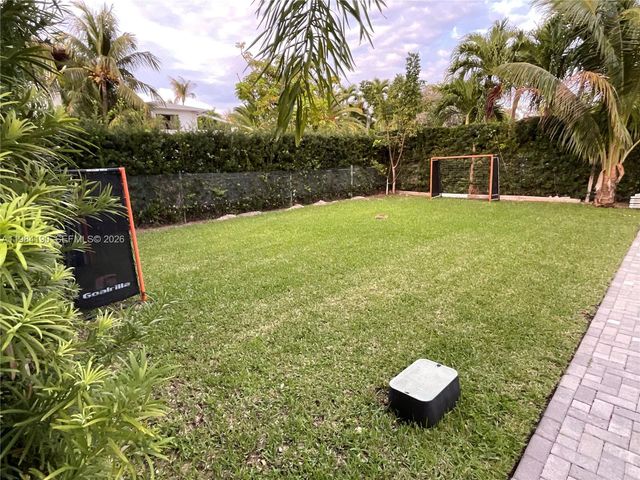 240 Greenwood Dr 240, Key Biscayne, FL 33149