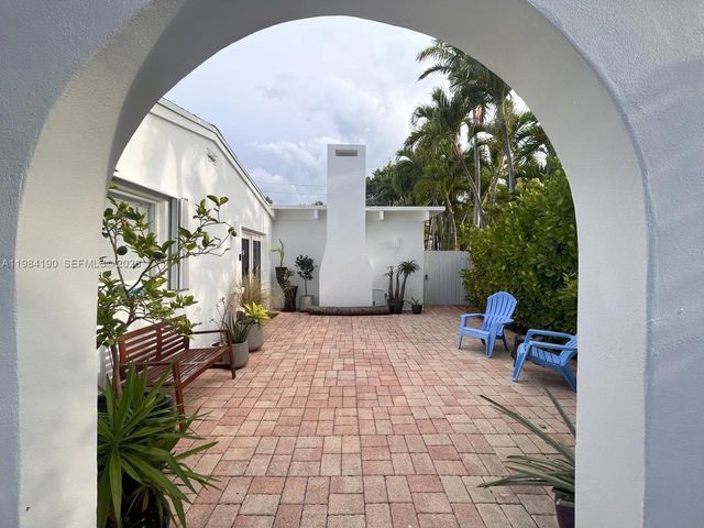 240 Greenwood Dr 240, Key Biscayne, FL 33149