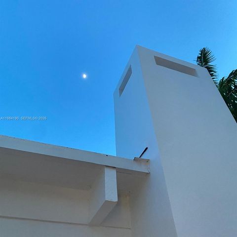 240 Greenwood Dr 240, Key Biscayne, FL 33149