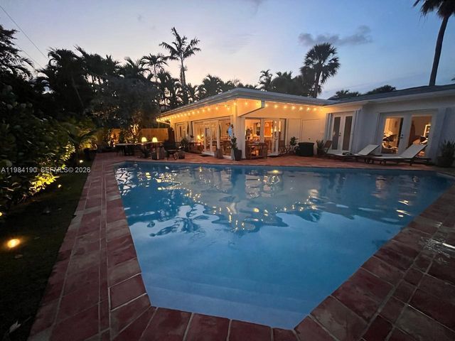 240 Greenwood Dr 240, Key Biscayne, FL 33149