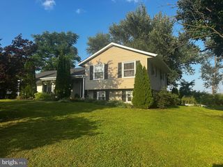9204 OAK TREE CIR, Frederick, MD 21701