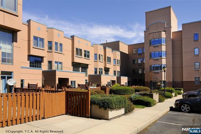 403 Livingston Court N403, Edgewater, NJ 07020