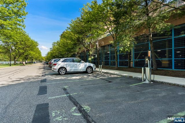 403 Livingston Court N403, Edgewater, NJ 07020