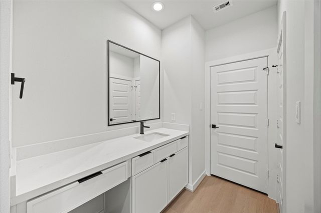 523 Hillwood Heights Drive, Houston, TX 77091