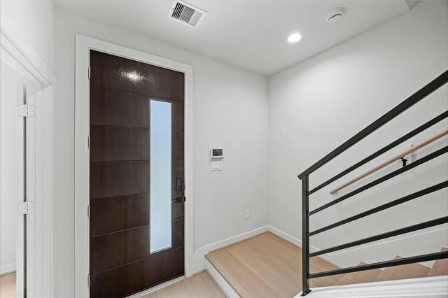 523 Hillwood Heights Drive, Houston, TX 77091