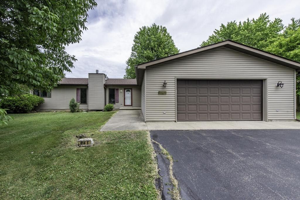 814 E Oak STREET, Silver Lake, WI 53170