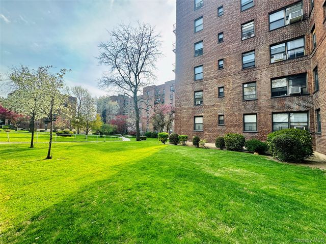 2518 Union Street 2E, Flushing, NY 11354