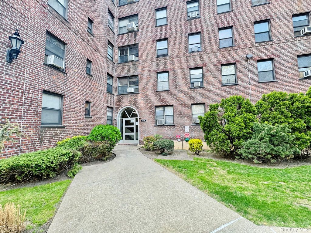 2518 Union Street 2E, Flushing, NY 11354