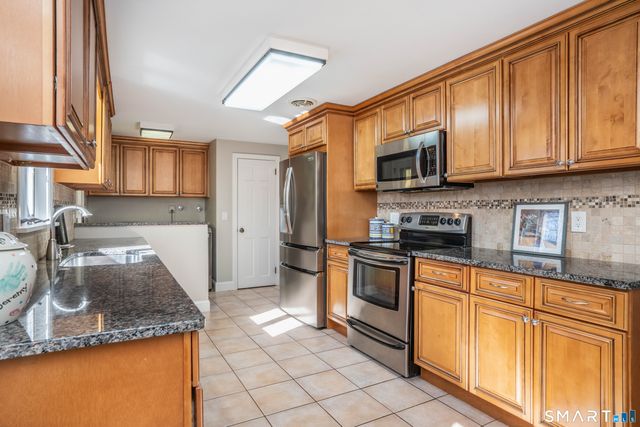 15 Avondale Road, West Hartford, CT 06117