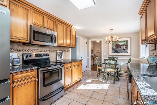 15 Avondale Road, West Hartford, CT 06117