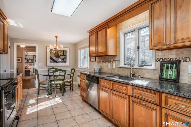 15 Avondale Road, West Hartford, CT 06117