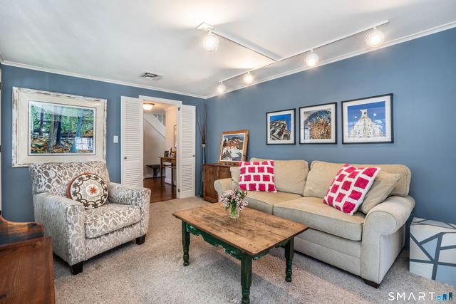 15 Avondale Road, West Hartford, CT 06117