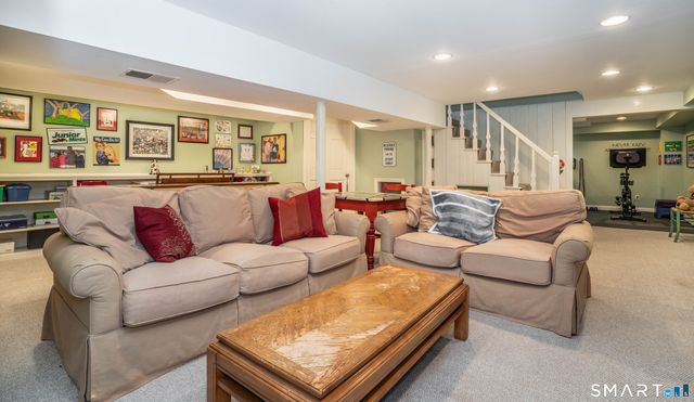 15 Avondale Road, West Hartford, CT 06117