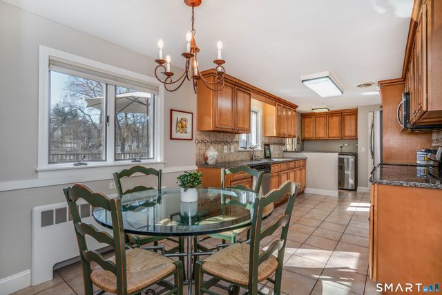 15 Avondale Road, West Hartford, CT 06117