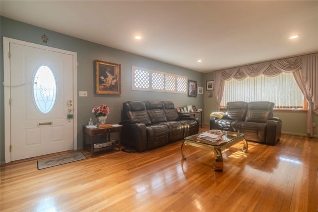 226-18 77 Avenue, Oakland Gardens, NY 11364