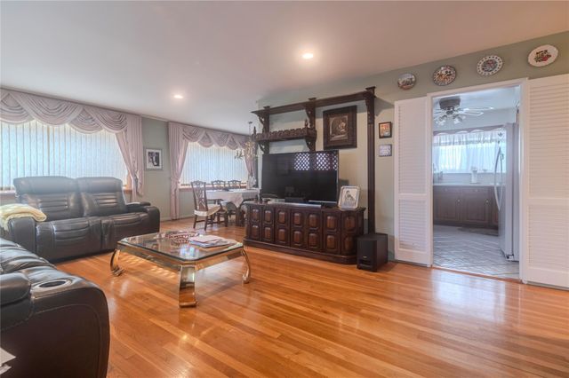 226-18 77 Avenue, Oakland Gardens, NY 11364