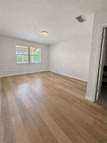 140 Fox Road 3-46, Hollywood, FL 33024