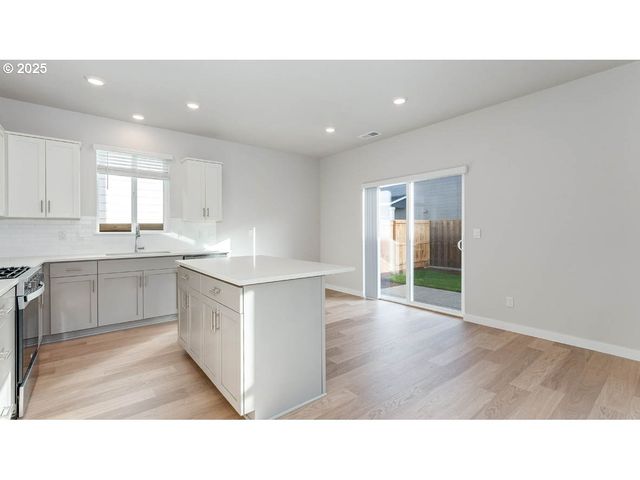 2006 Aspen Ln, Forest Grove, OR 97116