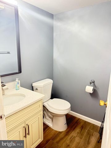 28 MANCHESTER RD, Mount Holly, NJ 08060