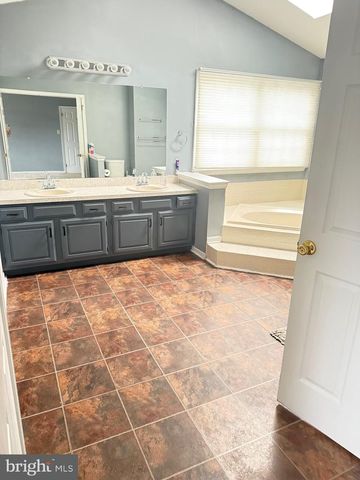 28 MANCHESTER RD, Mount Holly, NJ 08060