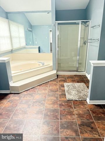 28 MANCHESTER RD, Mount Holly, NJ 08060