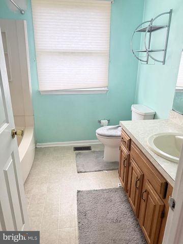 28 MANCHESTER RD, Mount Holly, NJ 08060