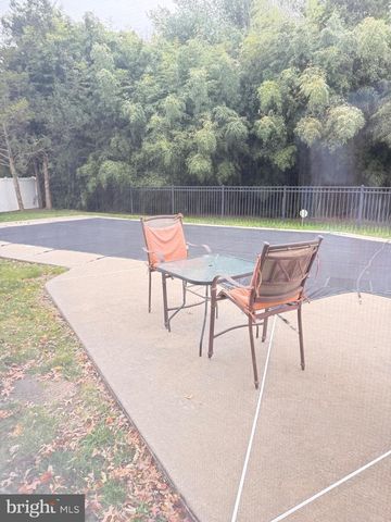 28 MANCHESTER RD, Mount Holly, NJ 08060