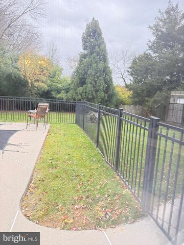 28 MANCHESTER RD, Mount Holly, NJ 08060